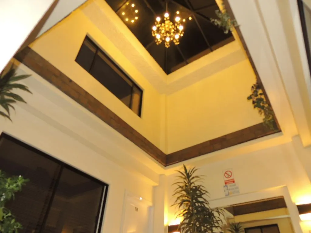 Hostal Mariscal Inn & Suites Cuenca 2*,